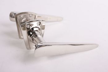 Deurkruk blinkend nikkel Art Deco taps per paar met Art Deco rozetten