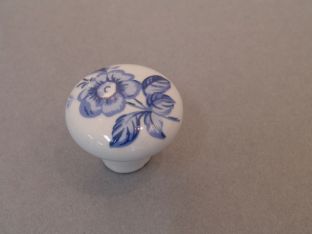 Knop wit porselein 38 of 32mm met Delfts blauwe bloem