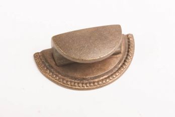 Klassieke greep met vaste trekker brons antiek half rond 60mm